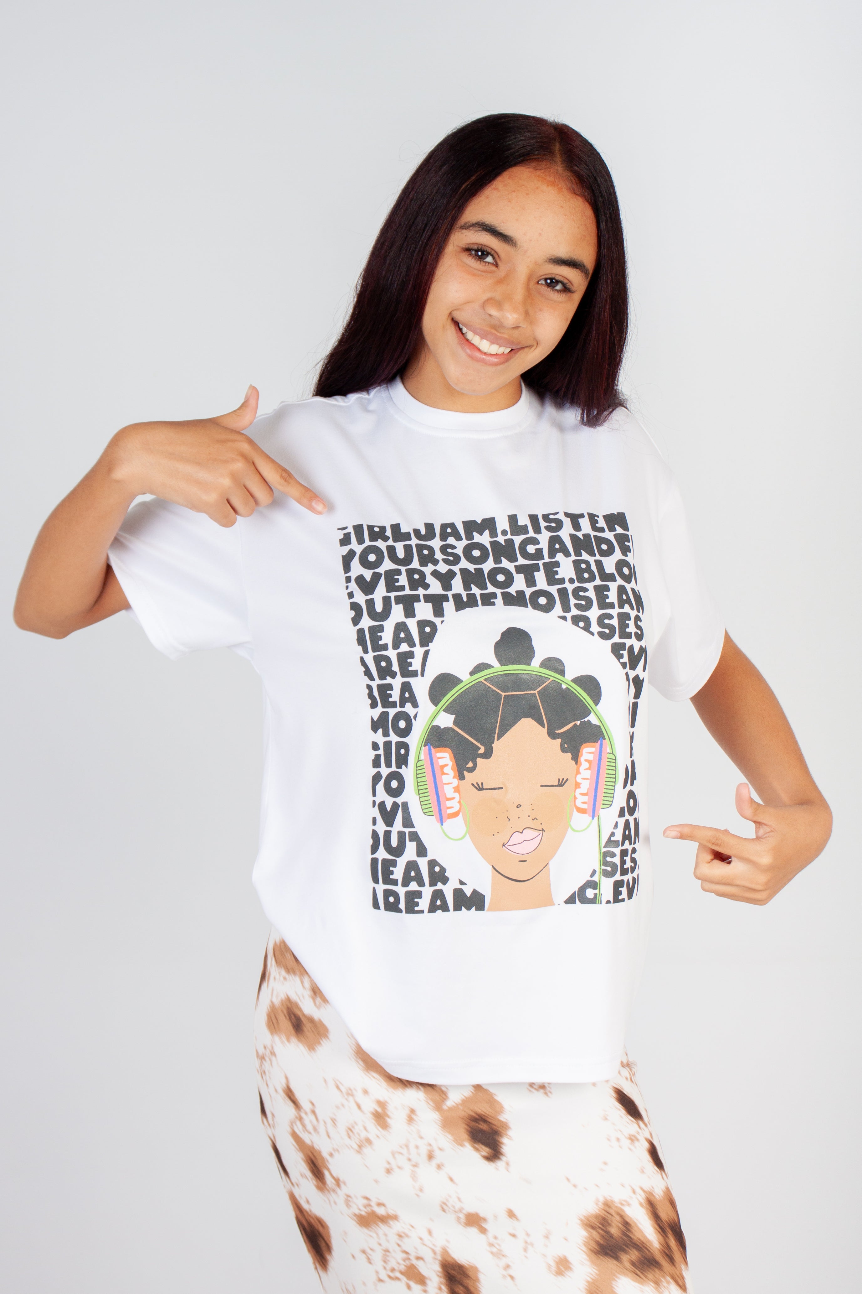 Graphic Oversized "Buntu Music Girl" T-Shirt